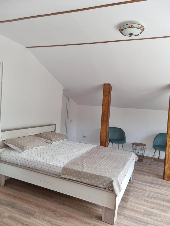 Casa De Oaspeti Minerva Déva Kültér fotó
